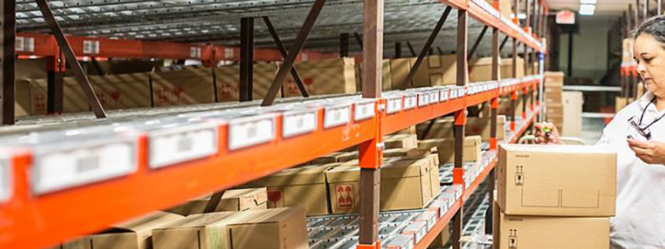 SpanTrack Lanes being loaded or picked by personal